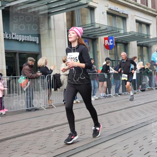 05.10.2025 - 20. swb-Marathon Bremen Strokosch-Dieckow http://msf.ph/oto/9249586 05.10.2025 10:53:26 Ziel 9238, 9456, 9461, 9464, 9494, 9548, 9569, 9701, 9934, 10020, 10046, 10163, 10310, 10416, 10484, 10616, 10642, 10696, 10785, 10906, 10925, 10966, 11046, 11141, 11152, 11246, 11383, 11445, 11533, 9238, 9456, 9461, 9464, 9494, 9548, 9569, 9701, 9934, 10020, 10046, 10163, 10310, 10416, 10484, 10616, 10642, 10696, 10785, 10906, 10925, 10966, 11046, 11141, 11152, 11246, 11383, 11445, 11533 meine-sportfotos.de