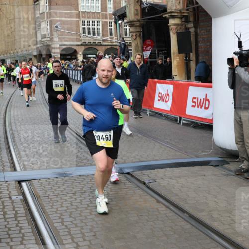 05.10.2025 - 20. swb-Marathon Bremen Yannick Fuchs http://msf.ph/oto/9249593 05.10.2025 10:53:20 Ziel 9449, 9703, 9834, 9956, 10128, 10242, 10349, 10460, 10466, 10806, 10958, 11300, 11377, 11510, 11512 meine-sportfotos.de