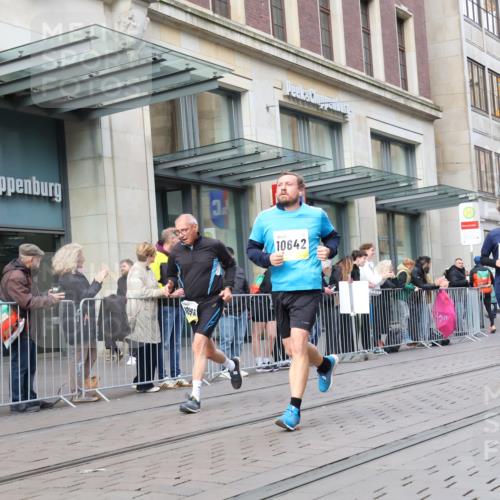 05.10.2025 - 20. swb-Marathon Bremen Strokosch-Dieckow http://msf.ph/oto/9249596 05.10.2025 10:53:27 Ziel 9238, 9313, 9456, 9461, 9464, 9494, 9548, 9569, 9701, 9934, 10020, 10046, 10163, 10310, 10416, 10484, 10616, 10642, 10696, 10785, 10906, 10925, 10966, 11046, 11141, 11152, 11246, 11383, 11445, 11533, 9238, 9313, 9456, 9461, 9464, 9494, 9548, 9569, 9701, 9934, 10020, 10046, 10163, 10310, 10416, 10484, 10616, 10642, 10696, 10785, 10906, 10925, 10966, 11046, 11141, 11152, 11246, 11383, 11445, 11533 meine-sportfotos.de