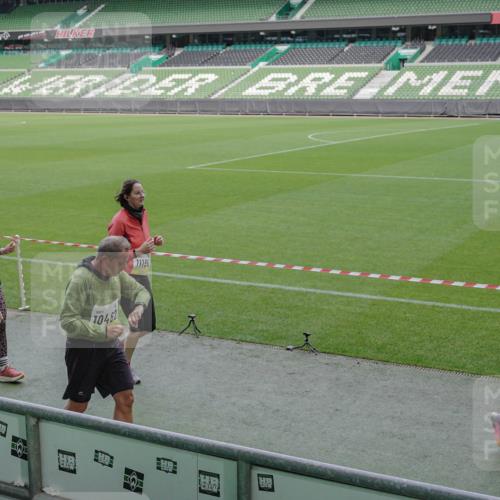 05.10.2025 - 20. swb-Marathon Bremen Michael Burmester http://msf.ph/oto/9249609 05.10.2025 10:39:49 Laufen im Stadion 7199, 7654, 7779, 7789, 7979, 9002, 9180, 9186, 9220, 9224, 9225, 9228, 9241, 9275, 9286, 9315, 9325, 9419, 9515, 9523, 9554, 9571, 9610, 9619, 9628, 9644, 9661, 9662, 9668, 9713, 9765, 9780, 9786, 9850, 9901, 9908, 9931, 9944, 9976, 10018, 10021, 10025, 10157, 10185, 10192, 10207, 10238, 10258, 10286, 10289, 10371, 10374, 10383, 10422, 10426, 10451, 10462, 10531, 10532, 10542, 10557, 10567, 10587, 10597, 10603, 10604, 10619, 10674, 10749, 9229, 9324, 9379 meine-sportfotos.de