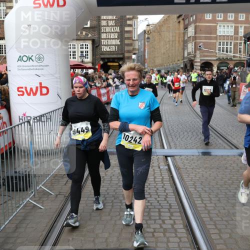 05.10.2025 - 20. swb-Marathon Bremen Yannick Fuchs http://msf.ph/oto/9249631 05.10.2025 10:53:20 Ziel 9449, 9703, 9834, 9956, 10128, 10242, 10349, 10460, 10466, 10806, 10958, 11300, 11377, 11510, 11512 meine-sportfotos.de