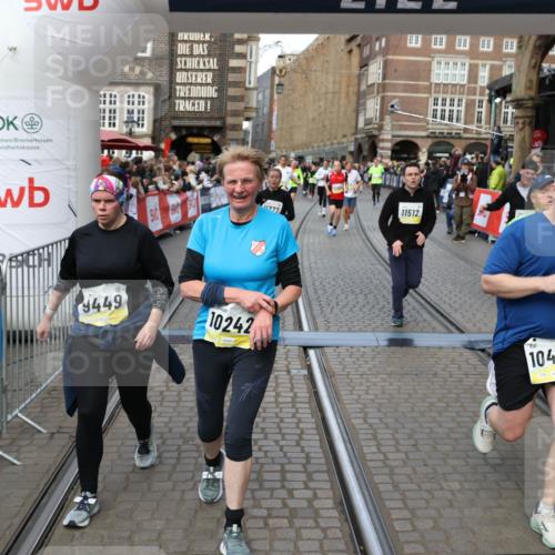 05.10.2025 - 20. swb-Marathon Bremen Yannick Fuchs http://msf.ph/oto/9249648 05.10.2025 10:53:20 Ziel 9449, 9703, 9834, 9956, 10128, 10242, 10349, 10460, 10466, 10806, 10958, 11300, 11377, 11510, 11512 meine-sportfotos.de
