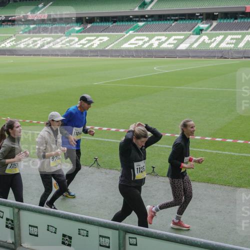 05.10.2025 - 20. swb-Marathon Bremen Michael Burmester http://msf.ph/oto/9249653 05.10.2025 10:39:51 Laufen im Stadion 7199, 7654, 7779, 7789, 7799, 7979, 9002, 9180, 9186, 9220, 9224, 9225, 9228, 9241, 9275, 9286, 9315, 9325, 9419, 9515, 9523, 9554, 9571, 9610, 9619, 9644, 9661, 9662, 9668, 9713, 9765, 9780, 9786, 9866, 9901, 9908, 9931, 9944, 9976, 10018, 10021, 10025, 10157, 10185, 10192, 10207, 10238, 10286, 10289, 10371, 10374, 10383, 10422, 10426, 10451, 10462, 10531, 10532, 10542, 10557, 10567, 10587, 10597, 10603, 10604, 10619, 10674, 10699, 10749, 9324, 9379 meine-sportfotos.de