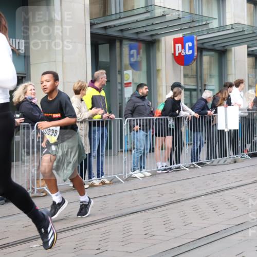 05.10.2025 - 20. swb-Marathon Bremen Strokosch-Dieckow http://msf.ph/oto/9249699 05.10.2025 10:53:30 Ziel 9313, 9456, 9494, 9548, 9701, 9835, 9934, 10020, 10046, 10075, 10163, 10416, 10484, 10616, 10642, 10696, 10785, 10906, 10925, 10966, 11046, 11141, 11152, 11339, 11383, 11445, 11533, 11593, 9313, 9456, 9494, 9548, 9701, 9835, 9934, 10020, 10046, 10075, 10163, 10416, 10484, 10616, 10642, 10696, 10785, 10906, 10925, 10966, 11046, 11141, 11152, 11339, 11383, 11445, 11533, 11593 meine-sportfotos.de