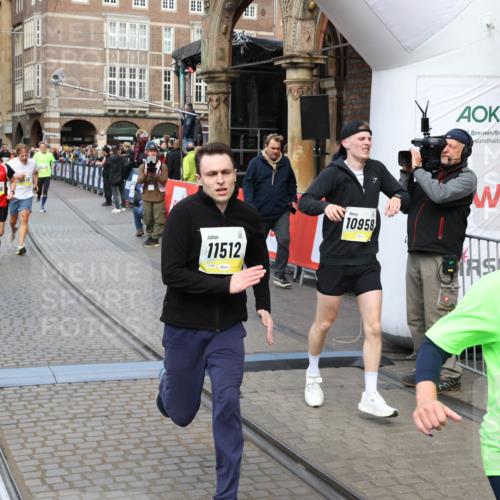 05.10.2025 - 20. swb-Marathon Bremen Yannick Fuchs http://msf.ph/oto/9249703 05.10.2025 10:53:21 Ziel 9449, 9703, 9834, 9956, 10242, 10349, 10460, 10466, 10806, 10958, 10993, 11300, 11377, 11510, 11512 meine-sportfotos.de