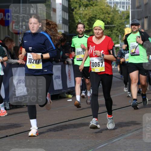05.10.2025 - 20. swb-Marathon Bremen Strokosch-Dieckow http://msf.ph/oto/9249733 05.10.2025 11:00:25 Ziel 7178, 7215, 9173, 9177, 9531, 10063, 10067, 10071, 10217, 10504, 10794, 10930, 11003, 11255, 11534, 11595, 11610, 11619, 11699 meine-sportfotos.de
