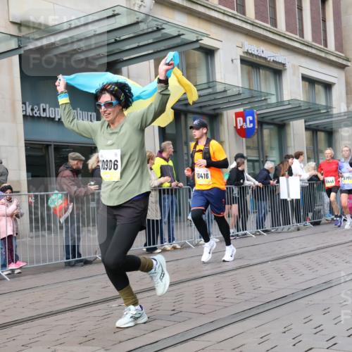 05.10.2025 - 20. swb-Marathon Bremen Strokosch-Dieckow http://msf.ph/oto/9249739 05.10.2025 10:53:31 Ziel 9313, 9456, 9494, 9520, 9548, 9701, 9807, 9835, 9934, 10020, 10046, 10075, 10163, 10416, 10484, 10616, 10696, 10785, 10906, 10925, 10966, 11046, 11141, 11152, 11339, 11383, 11445, 11533, 11593, 9313, 9456, 9494, 9520, 9548, 9701, 9807, 9835, 9934, 10020, 10046, 10075, 10163, 10416, 10484, 10616, 10696, 10785, 10906, 10925, 10966, 11046, 11141, 11152, 11339, 11383, 11445, 11533, 11593 meine-sportfotos.de