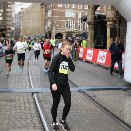05.10.2025 - 20. swb-Marathon Bremen Yannick Fuchs http://msf.ph/oto/9249781 05.10.2025 10:53:22 Ziel 9449, 9703, 9834, 9956, 10242, 10349, 10460, 10466, 10806, 10958, 10993, 11377, 11510, 11512 meine-sportfotos.de