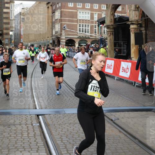 05.10.2025 - 20. swb-Marathon Bremen Yannick Fuchs http://msf.ph/oto/9249791 05.10.2025 10:53:23 Ziel 9449, 9703, 9834, 9956, 10242, 10349, 10460, 10466, 10806, 10958, 10993, 11175, 11377, 11510, 11512 meine-sportfotos.de