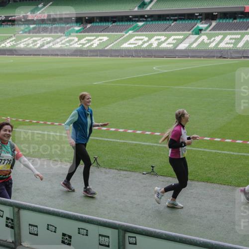 05.10.2025 - 20. swb-Marathon Bremen Michael Burmester http://msf.ph/oto/9249840 05.10.2025 10:39:56 Laufen im Stadion 7654, 7779, 7789, 7799, 7979, 9002, 9180, 9186, 9220, 9224, 9225, 9228, 9241, 9275, 9286, 9308, 9315, 9325, 9387, 9419, 9423, 9515, 9523, 9554, 9571, 9610, 9615, 9619, 9623, 9644, 9661, 9662, 9713, 9780, 9786, 9866, 9901, 9908, 9931, 9944, 9976, 10018, 10021, 10025, 10157, 10160, 10185, 10192, 10207, 10238, 10286, 10289, 10371, 10374, 10383, 10422, 10426, 10451, 10462, 10531, 10532, 10542, 10567, 10587, 10597, 10603, 10604, 10619, 10674, 10699, 10737, 10749, 9324 meine-sportfotos.de