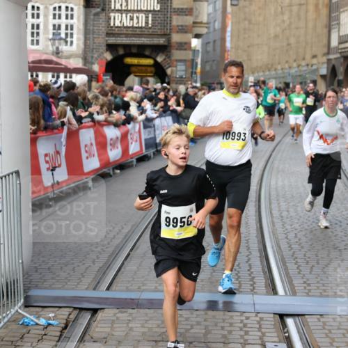 05.10.2025 - 20. swb-Marathon Bremen Yannick Fuchs http://msf.ph/oto/9249865 05.10.2025 10:53:24 Ziel 9449, 9539, 9834, 9956, 10242, 10317, 10349, 10460, 10466, 10806, 10958, 10993, 11175, 11377, 11510, 11512 meine-sportfotos.de