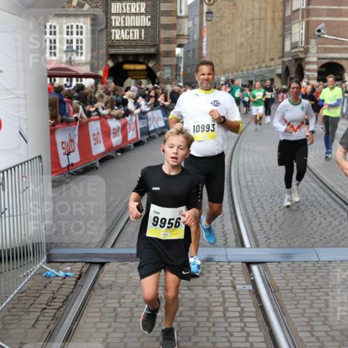 05.10.2025 - 20. swb-Marathon Bremen Yannick Fuchs http://msf.ph/oto/9249891 05.10.2025 10:53:24 Ziel 9449, 9539, 9834, 9956, 10242, 10317, 10349, 10460, 10466, 10806, 10958, 10993, 11175, 11377, 11510, 11512 meine-sportfotos.de