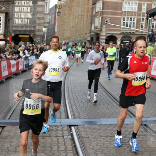 05.10.2025 - 20. swb-Marathon Bremen Yannick Fuchs http://msf.ph/oto/9249910 05.10.2025 10:53:24 Ziel 9449, 9539, 9834, 9956, 10242, 10317, 10349, 10460, 10466, 10806, 10958, 10993, 11175, 11377, 11510, 11512 meine-sportfotos.de