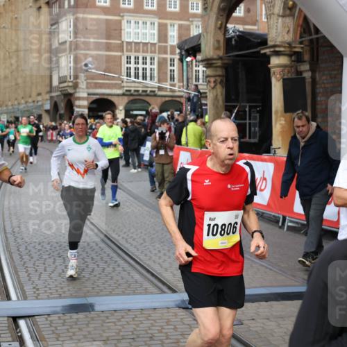 05.10.2025 - 20. swb-Marathon Bremen Yannick Fuchs http://msf.ph/oto/9249928 05.10.2025 10:53:25 Ziel 9263, 9449, 9539, 9834, 9956, 10242, 10317, 10460, 10806, 10958, 10993, 11175, 11377, 11510, 11512 meine-sportfotos.de