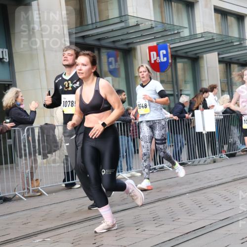 05.10.2025 - 20. swb-Marathon Bremen Strokosch-Dieckow http://msf.ph/oto/9249932 05.10.2025 10:53:37 Ziel 9313, 9456, 9494, 9520, 9548, 9701, 9807, 9835, 9934, 10019, 10046, 10075, 10163, 10416, 10484, 10616, 10631, 10662, 10696, 10785, 10906, 10966, 11141, 11151, 11152, 11303, 11339, 11347, 11383, 11432, 11445, 11533, 11593, 9313, 9456, 9494, 9520, 9548, 9701, 9807, 9835, 9934, 10019, 10046, 10075, 10163, 10416, 10484, 10616, 10631, 10662, 10696, 10785, 10906, 10966, 11141, 11151, 11152, 11303, 11339, 11347, 11383, 11432, 11445, 11533, 11593 meine-sportfotos.de