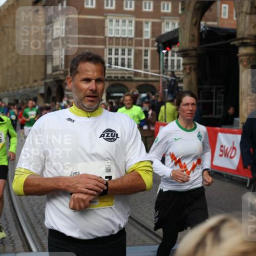 05.10.2025 - 20. swb-Marathon Bremen Yannick Fuchs http://msf.ph/oto/9250000 05.10.2025 10:53:26 Ziel 7251, 9263, 9539, 9834, 9956, 10317, 10460, 10806, 10958, 10993, 11174, 11175, 11377, 11510, 11512 meine-sportfotos.de