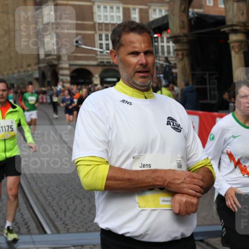 05.10.2025 - 20. swb-Marathon Bremen Yannick Fuchs http://msf.ph/oto/9250024 05.10.2025 10:53:26 Ziel 7251, 9263, 9539, 9834, 9956, 10317, 10460, 10806, 10958, 10993, 11174, 11175, 11377, 11510, 11512 meine-sportfotos.de
