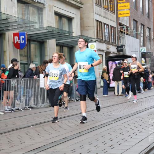 05.10.2025 - 20. swb-Marathon Bremen Strokosch-Dieckow http://msf.ph/oto/9250070 05.10.2025 10:53:44 Ziel 9313, 9402, 9456, 9520, 9548, 9574, 9701, 9807, 9835, 9900, 9935, 10019, 10046, 10075, 10163, 10234, 10484, 10533, 10616, 10631, 10662, 10696, 10785, 11151, 11152, 11203, 11303, 11339, 11347, 11432, 11445, 11449, 11533, 11593, 9313, 9402, 9456, 9520, 9548, 9574, 9701, 9807, 9835, 9900, 9935, 10019, 10046, 10075, 10163, 10234, 10484, 10533, 10616, 10631, 10662, 10696, 10785, 11151, 11152, 11203, 11303, 11339, 11347, 11432, 11445, 11449, 11533, 11593 meine-sportfotos.de
