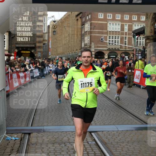 05.10.2025 - 20. swb-Marathon Bremen Yannick Fuchs http://msf.ph/oto/9250103 05.10.2025 10:53:27 Ziel 7193, 7251, 9263, 9539, 9717, 9956, 10057, 10317, 10806, 10958, 10993, 11174, 11175, 11377, 11510, 11512 meine-sportfotos.de