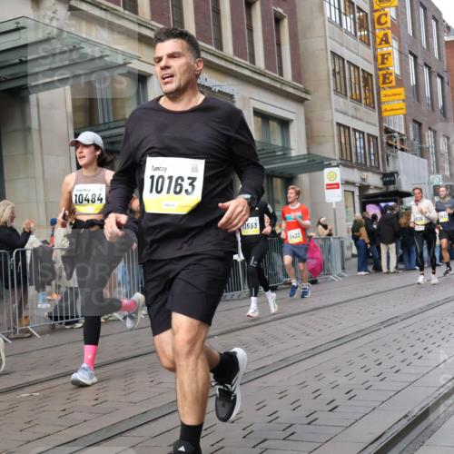 05.10.2025 - 20. swb-Marathon Bremen Strokosch-Dieckow http://msf.ph/oto/9250135 05.10.2025 10:53:46 Ziel 9313, 9402, 9456, 9520, 9548, 9574, 9807, 9835, 9900, 9935, 10019, 10046, 10075, 10163, 10234, 10402, 10484, 10533, 10616, 10631, 10662, 10785, 11151, 11152, 11203, 11303, 11339, 11347, 11432, 11449, 11533, 11593, 9313, 9402, 9456, 9520, 9548, 9574, 9807, 9835, 9900, 9935, 10019, 10046, 10075, 10163, 10234, 10402, 10484, 10533, 10616, 10631, 10662, 10785, 11151, 11152, 11203, 11303, 11339, 11347, 11432, 11449, 11533, 11593 meine-sportfotos.de