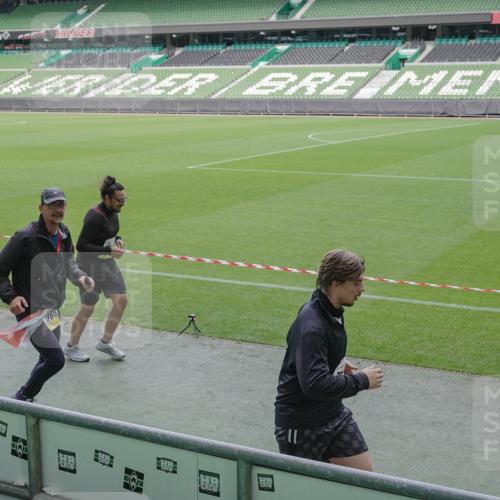 05.10.2025 - 20. swb-Marathon Bremen Michael Burmester http://msf.ph/oto/9250166 05.10.2025 10:40:07 Laufen im Stadion 7779, 7789, 7799, 7979, 9002, 9180, 9186, 9220, 9228, 9241, 9275, 9286, 9308, 9315, 9387, 9419, 9423, 9491, 9523, 9552, 9554, 9571, 9615, 9619, 9623, 9644, 9661, 9662, 9721, 9780, 9786, 9866, 9901, 9931, 9976, 10025, 10157, 10160, 10185, 10192, 10193, 10207, 10286, 10374, 10383, 10422, 10426, 10451, 10462, 10531, 10532, 10542, 10567, 10587, 10597, 10603, 10604, 10619, 10674, 10699, 10737, 10749, 11090, 11270, 7654, 9224 meine-sportfotos.de