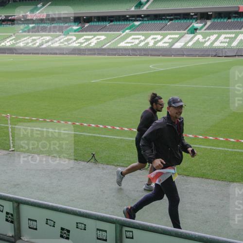 05.10.2025 - 20. swb-Marathon Bremen Michael Burmester http://msf.ph/oto/9250188 05.10.2025 10:40:08 Laufen im Stadion 7779, 7789, 7799, 7979, 9002, 9180, 9186, 9220, 9228, 9241, 9275, 9286, 9308, 9315, 9387, 9419, 9423, 9491, 9523, 9552, 9554, 9571, 9615, 9619, 9623, 9661, 9662, 9721, 9780, 9786, 9866, 9901, 9931, 9976, 10025, 10157, 10160, 10185, 10192, 10193, 10207, 10286, 10374, 10383, 10422, 10426, 10451, 10462, 10531, 10532, 10542, 10567, 10587, 10597, 10603, 10604, 10619, 10674, 10699, 10737, 10749, 11090, 11270, 7654, 9224 meine-sportfotos.de