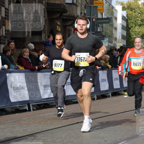 05.10.2025 - 20. swb-Marathon Bremen Strokosch-Dieckow http://msf.ph/oto/9250214 05.10.2025 11:00:34 Ziel 7178, 9177, 9271, 9272, 9531, 10063, 10079, 10518, 11003, 11034, 11071, 11162, 11255, 11511, 11534, 11595, 11610 meine-sportfotos.de