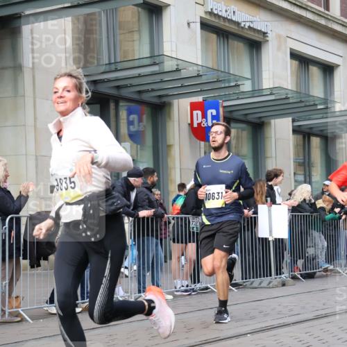 05.10.2025 - 20. swb-Marathon Bremen Strokosch-Dieckow http://msf.ph/oto/9250233 05.10.2025 10:53:49 Ziel 9313, 9402, 9520, 9548, 9574, 9807, 9835, 9900, 9935, 10019, 10075, 10163, 10234, 10402, 10484, 10533, 10631, 10662, 10785, 10915, 11151, 11152, 11203, 11303, 11339, 11347, 11432, 11449, 11593, 9313, 9402, 9520, 9548, 9574, 9807, 9835, 9900, 9935, 10019, 10075, 10163, 10234, 10402, 10484, 10533, 10631, 10662, 10785, 10915, 11151, 11152, 11203, 11303, 11339, 11347, 11432, 11449, 11593 meine-sportfotos.de