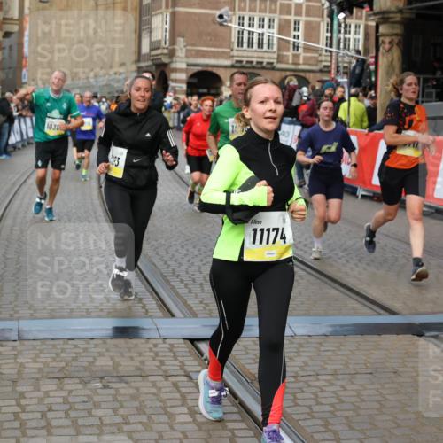 05.10.2025 - 20. swb-Marathon Bremen Yannick Fuchs http://msf.ph/oto/9250328 05.10.2025 10:53:30 Ziel 7193, 7251, 9263, 9539, 9717, 9868, 9956, 10057, 10302, 10317, 10335, 10806, 10993, 11174, 11175, 11510, 11616 meine-sportfotos.de
