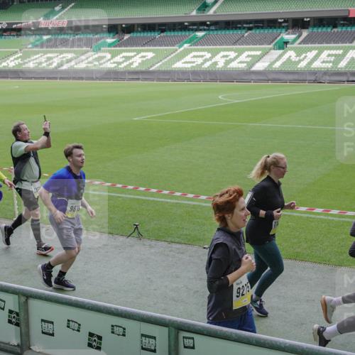 05.10.2025 - 20. swb-Marathon Bremen Michael Burmester http://msf.ph/oto/9250334 05.10.2025 10:40:17 Laufen im Stadion 7779, 7789, 7799, 8111, 9186, 9220, 9241, 9245, 9275, 9286, 9308, 9321, 9387, 9419, 9423, 9440, 9466, 9491, 9552, 9554, 9571, 9615, 9619, 9623, 9661, 9662, 9690, 9721, 9780, 9786, 9866, 9901, 9931, 9976, 10001, 10025, 10135, 10157, 10160, 10168, 10185, 10192, 10193, 10243, 10286, 10343, 10383, 10419, 10422, 10451, 10462, 10532, 10542, 10563, 10580, 10587, 10597, 10603, 10604, 10619, 10674, 10699, 10737, 11090, 11270, 7654, 7979, 9002, 9180, 9224 meine-sportfotos.de