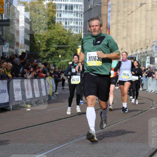 05.10.2025 - 20. swb-Marathon Bremen Strokosch-Dieckow http://msf.ph/oto/9250381 05.10.2025 11:00:37 Ziel 9271, 9272, 9858, 10079, 10518, 10872, 10901, 11034, 11071, 11162, 11511 meine-sportfotos.de