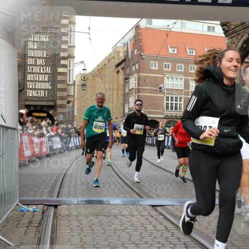 05.10.2025 - 20. swb-Marathon Bremen Yannick Fuchs http://msf.ph/oto/9250405 05.10.2025 10:53:31 Ziel 7193, 7251, 9263, 9539, 9717, 9868, 9957, 10057, 10302, 10317, 10335, 10655, 10993, 11174, 11175, 11616, 11716 meine-sportfotos.de