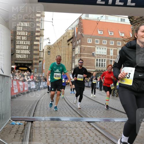 05.10.2025 - 20. swb-Marathon Bremen Yannick Fuchs http://msf.ph/oto/9250422 05.10.2025 10:53:31 Ziel 7193, 7251, 9263, 9539, 9717, 9868, 9957, 10057, 10302, 10317, 10335, 10655, 10993, 11174, 11175, 11616, 11716 meine-sportfotos.de