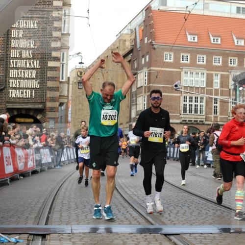 05.10.2025 - 20. swb-Marathon Bremen Yannick Fuchs http://msf.ph/oto/9250445 05.10.2025 10:53:32 Ziel 7193, 7251, 9263, 9539, 9717, 9868, 9957, 10057, 10302, 10317, 10335, 10369, 10468, 10655, 10934, 11174, 11175, 11545, 11616, 11716 meine-sportfotos.de