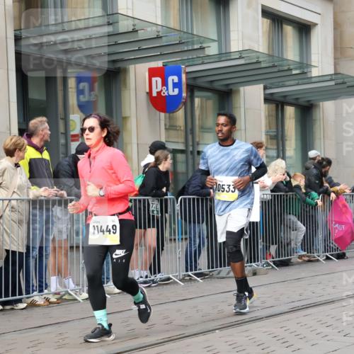 05.10.2025 - 20. swb-Marathon Bremen Strokosch-Dieckow http://msf.ph/oto/9250448 05.10.2025 10:53:55 Ziel 9392, 9402, 9407, 9520, 9574, 9633, 9807, 9835, 9900, 9935, 10019, 10097, 10234, 10402, 10533, 10631, 10662, 10810, 10915, 11040, 11151, 11203, 11271, 11303, 11347, 11432, 11449, 11593, 9392, 9402, 9407, 9520, 9574, 9633, 9807, 9835, 9900, 9935, 10019, 10097, 10234, 10402, 10533, 10631, 10662, 10810, 10915, 11040, 11151, 11203, 11271, 11303, 11347, 11432, 11449, 11593 meine-sportfotos.de