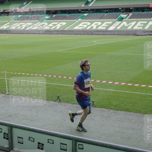 05.10.2025 - 20. swb-Marathon Bremen Michael Burmester http://msf.ph/oto/9250459 05.10.2025 10:40:23 Laufen im Stadion 7779, 7799, 8111, 9205, 9220, 9241, 9245, 9275, 9286, 9308, 9321, 9387, 9423, 9440, 9466, 9491, 9552, 9554, 9571, 9615, 9619, 9623, 9661, 9662, 9690, 9712, 9721, 9786, 9804, 9866, 9901, 9931, 9942, 9976, 10001, 10058, 10081, 10135, 10157, 10160, 10168, 10185, 10192, 10193, 10243, 10286, 10343, 10383, 10419, 10422, 10451, 10532, 10542, 10563, 10580, 10603, 10604, 10619, 10674, 10699, 10737, 11090, 11270, 7654, 7789, 7979, 9002, 9180, 9186, 9419, 11044 meine-sportfotos.de