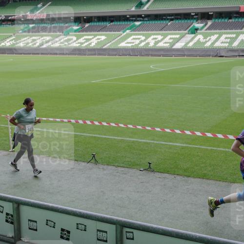 05.10.2025 - 20. swb-Marathon Bremen Michael Burmester http://msf.ph/oto/9250494 05.10.2025 10:40:24 Laufen im Stadion 7779, 7799, 8111, 9205, 9220, 9241, 9245, 9275, 9286, 9308, 9321, 9387, 9423, 9440, 9466, 9491, 9552, 9554, 9571, 9615, 9619, 9623, 9661, 9662, 9690, 9712, 9721, 9786, 9804, 9866, 9901, 9931, 9942, 9976, 10001, 10058, 10081, 10135, 10157, 10160, 10168, 10185, 10192, 10193, 10243, 10286, 10343, 10383, 10419, 10422, 10451, 10532, 10542, 10563, 10580, 10603, 10604, 10619, 10674, 10699, 10737, 11090, 11270, 7789, 7979, 9002, 9180, 9186, 9419, 11044 meine-sportfotos.de