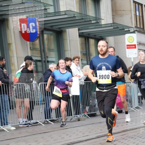 05.10.2025 - 20. swb-Marathon Bremen Strokosch-Dieckow http://msf.ph/oto/9250512 05.10.2025 10:53:57 Ziel 9392, 9402, 9407, 9574, 9633, 9900, 9935, 10019, 10032, 10097, 10234, 10402, 10533, 10631, 10662, 10810, 10915, 11040, 11151, 11203, 11271, 11303, 11347, 11432, 11449, 9392, 9402, 9407, 9574, 9633, 9900, 9935, 10019, 10032, 10097, 10234, 10402, 10533, 10631, 10662, 10810, 10915, 11040, 11151, 11203, 11271, 11303, 11347, 11432, 11449 meine-sportfotos.de