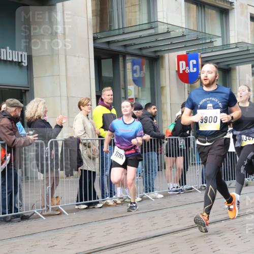 05.10.2025 - 20. swb-Marathon Bremen Strokosch-Dieckow http://msf.ph/oto/9250538 05.10.2025 10:53:58 Ziel 9392, 9402, 9407, 9574, 9633, 9900, 9935, 10019, 10032, 10097, 10234, 10402, 10533, 10631, 10662, 10810, 10915, 11040, 11151, 11203, 11271, 11347, 11449, 9392, 9402, 9407, 9574, 9633, 9900, 9935, 10019, 10032, 10097, 10234, 10402, 10533, 10631, 10662, 10810, 10915, 11040, 11151, 11203, 11271, 11347, 11449 meine-sportfotos.de