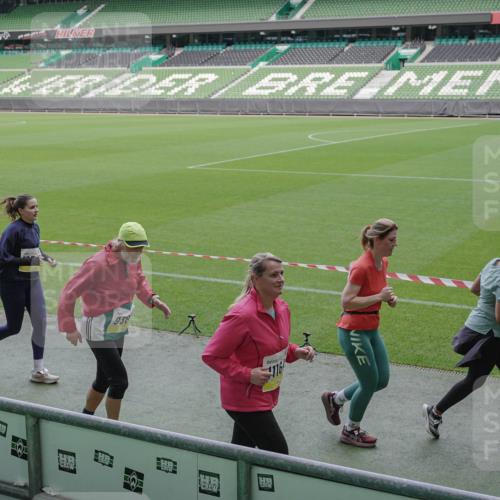 05.10.2025 - 20. swb-Marathon Bremen Michael Burmester http://msf.ph/oto/9250542 05.10.2025 10:40:26 Laufen im Stadion 7799, 8111, 9205, 9220, 9241, 9245, 9275, 9286, 9308, 9321, 9387, 9423, 9440, 9466, 9491, 9552, 9554, 9571, 9615, 9619, 9623, 9661, 9662, 9690, 9712, 9721, 9786, 9804, 9866, 9901, 9931, 9942, 9976, 10001, 10037, 10058, 10081, 10135, 10157, 10160, 10168, 10185, 10192, 10193, 10243, 10286, 10343, 10383, 10419, 10422, 10451, 10532, 10542, 10563, 10580, 10603, 10604, 10619, 10674, 10699, 10737, 11090, 11270, 7779, 7789, 7979, 9002, 9180, 9186, 9419, 11044 meine-sportfotos.de
