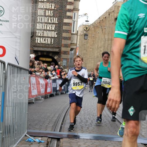 05.10.2025 - 20. swb-Marathon Bremen Yannick Fuchs http://msf.ph/oto/9250573 05.10.2025 10:53:34 Ziel 7193, 7251, 9263, 9539, 9717, 9868, 9957, 10057, 10302, 10317, 10335, 10369, 10468, 10655, 10934, 11174, 11545, 11616, 11716 meine-sportfotos.de