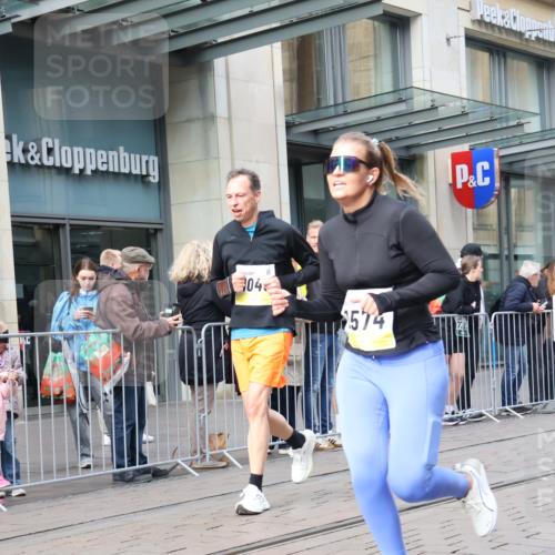 05.10.2025 - 20. swb-Marathon Bremen Strokosch-Dieckow http://msf.ph/oto/9250610 05.10.2025 10:54:00 Ziel 9392, 9402, 9407, 9574, 9633, 9900, 9935, 10032, 10097, 10178, 10234, 10402, 10533, 10810, 10915, 11040, 11045, 11089, 11151, 11203, 11271, 11347, 11449, 9392, 9402, 9407, 9574, 9633, 9900, 9935, 10032, 10097, 10178, 10234, 10402, 10533, 10810, 10915, 11040, 11045, 11089, 11151, 11203, 11271, 11347, 11449 meine-sportfotos.de