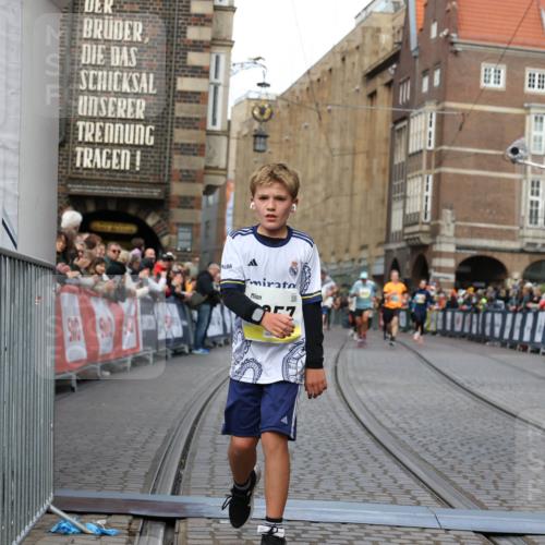 05.10.2025 - 20. swb-Marathon Bremen Yannick Fuchs http://msf.ph/oto/9250667 05.10.2025 10:53:36 Ziel 7193, 7251, 9717, 9868, 9957, 10057, 10302, 10335, 10369, 10468, 10655, 10934, 11174, 11545, 11616, 11716 meine-sportfotos.de