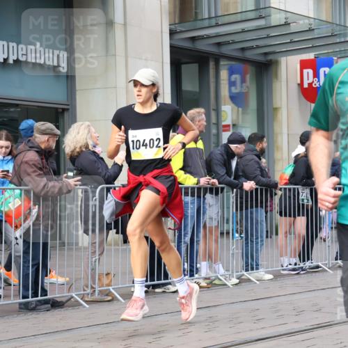 05.10.2025 - 20. swb-Marathon Bremen Strokosch-Dieckow http://msf.ph/oto/9250676 05.10.2025 10:54:03 Ziel 9367, 9392, 9402, 9407, 9574, 9633, 9900, 9935, 10032, 10097, 10178, 10234, 10296, 10402, 10533, 10768, 10810, 10915, 11040, 11045, 11089, 11203, 11271, 11449, 9367, 9392, 9402, 9407, 9574, 9633, 9900, 9935, 10032, 10097, 10178, 10234, 10296, 10402, 10533, 10768, 10810, 10915, 11040, 11045, 11089, 11203, 11271, 11449 meine-sportfotos.de