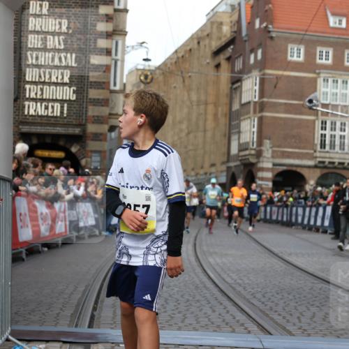 05.10.2025 - 20. swb-Marathon Bremen Yannick Fuchs http://msf.ph/oto/9250694 05.10.2025 10:53:37 Ziel 7193, 9717, 9868, 9957, 10057, 10302, 10335, 10369, 10468, 10655, 10934, 11545, 11616, 11716 meine-sportfotos.de