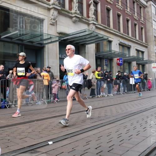 05.10.2025 - 20. swb-Marathon Bremen Strokosch-Dieckow http://msf.ph/oto/9250711 05.10.2025 10:54:04 Ziel 9367, 9392, 9402, 9407, 9574, 9633, 9900, 9935, 10032, 10097, 10178, 10234, 10296, 10402, 10533, 10768, 10810, 10915, 11040, 11045, 11089, 11203, 11271, 11449, 9367, 9392, 9402, 9407, 9574, 9633, 9900, 9935, 10032, 10097, 10178, 10234, 10296, 10402, 10533, 10768, 10810, 10915, 11040, 11045, 11089, 11203, 11271, 11449 meine-sportfotos.de