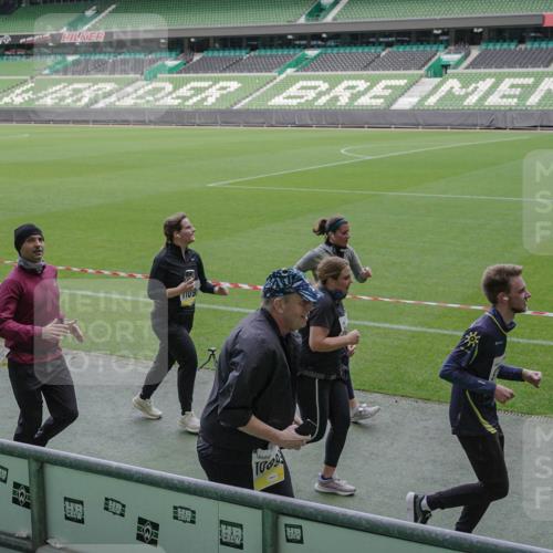 05.10.2025 - 20. swb-Marathon Bremen Michael Burmester http://msf.ph/oto/9250744 05.10.2025 10:40:32 Laufen im Stadion 7799, 8111, 9205, 9220, 9241, 9245, 9275, 9286, 9308, 9321, 9353, 9387, 9423, 9438, 9440, 9466, 9483, 9491, 9552, 9554, 9571, 9615, 9619, 9623, 9690, 9702, 9712, 9721, 9804, 9853, 9866, 9877, 9892, 9901, 9931, 9942, 9976, 10001, 10037, 10058, 10081, 10135, 10157, 10160, 10168, 10193, 10243, 10286, 10343, 10383, 10419, 10422, 10451, 10532, 10542, 10563, 10580, 10619, 10674, 10699, 10737, 11090, 11270, 7779, 7789, 9180, 9186, 9286, 9419, 9661, 9662, 11044 meine-sportfotos.de