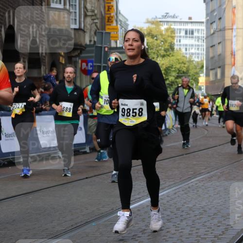 05.10.2025 - 20. swb-Marathon Bremen Strokosch-Dieckow http://msf.ph/oto/9250777 05.10.2025 11:00:44 Ziel 9272, 9327, 9389, 9827, 9858, 10182, 10571, 10690, 10872, 10901, 11034, 11155 meine-sportfotos.de
