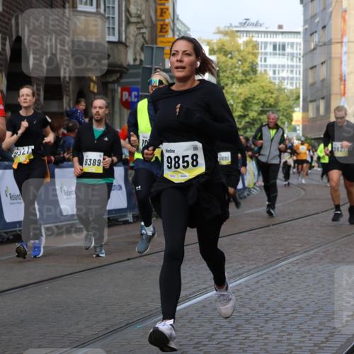 05.10.2025 - 20. swb-Marathon Bremen Strokosch-Dieckow http://msf.ph/oto/9250803 05.10.2025 11:00:44 Ziel 9272, 9327, 9389, 9827, 9858, 10182, 10571, 10690, 10872, 10901, 11034, 11155 meine-sportfotos.de