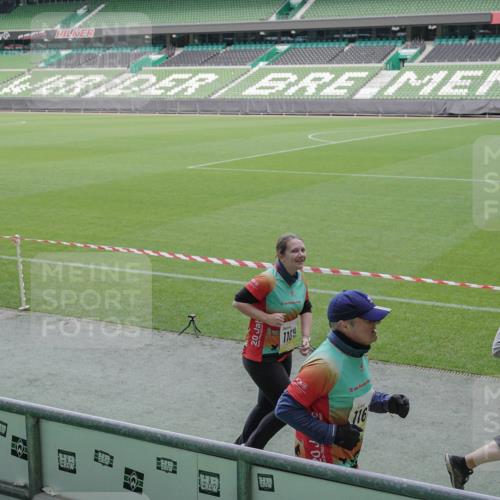 05.10.2025 - 20. swb-Marathon Bremen Michael Burmester http://msf.ph/oto/9250835 05.10.2025 10:40:34 Laufen im Stadion 7799, 8111, 9205, 9220, 9241, 9245, 9275, 9308, 9321, 9353, 9387, 9423, 9438, 9440, 9466, 9483, 9491, 9552, 9554, 9571, 9615, 9619, 9623, 9690, 9702, 9712, 9721, 9804, 9853, 9866, 9877, 9892, 9931, 9942, 9976, 10001, 10037, 10058, 10081, 10100, 10101, 10135, 10160, 10168, 10193, 10243, 10286, 10343, 10383, 10419, 10422, 10451, 10532, 10542, 10563, 10580, 10619, 10674, 10699, 10737, 11090, 11270, 7779, 7789, 9186, 9220, 9286, 9419, 9661, 9662, 11044 meine-sportfotos.de
